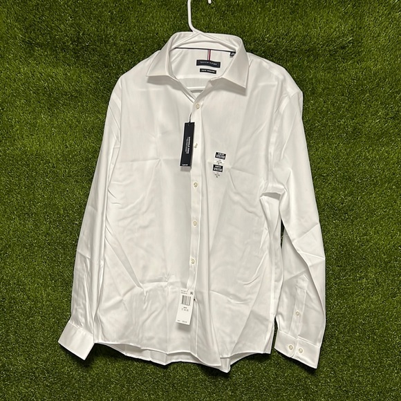 ⭐️ Tommy Hilfiger Slim Fit Button Down White Shirt - Picture 1 of 5
